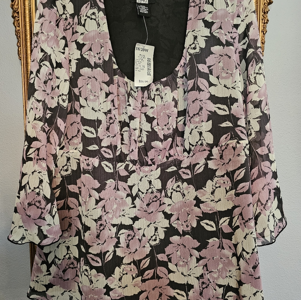 Floral blouse.